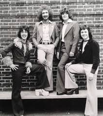 images?q=tbn:ANd9GcR5s-Qg5uAyRHIaedQk7sj72LIpVam-mjdnOA&s