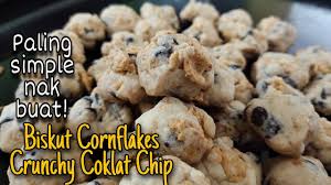 Biskut honey cornflakes biskut enak dan rangup berasaskan emping jagung dan madu serta turut didatangkan dengan variasi bertatahkan ceri merah/hijau. Biskut Paling Simple Biskut Cornflakes Crunchy Coklat Chips Youtube