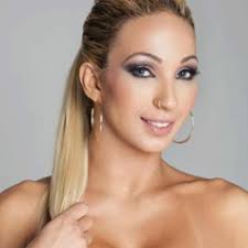 Stream Junior Molina music