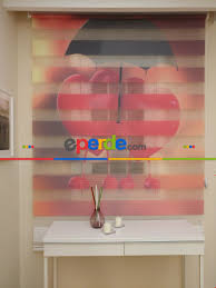 Desenli düz yeni modern stor perde modelleri 2020 tül ve zebra örnekleri ile salon, genç odası, mutfak, yatak odası için farklı renklerde bu yazımızda pembe zebra perde modelleri: Genc Kiz Odasi Kalpli Zebra Perde Cok Renkli 2 Zebra Perde Gencler