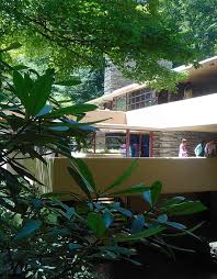 Quali sono le restrizioni di viaggio in casa sulla cascata? Perche Visitare La Casa Sulla Cascata Di Frank Lloyd Wright E Sempre Una Buona Idea Spinning The Globe