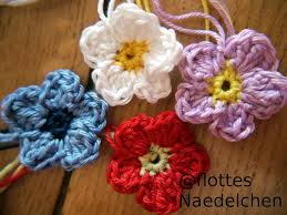 In diesem video zeige ich dir schritt für schritt wie du diese einfache blume häkeln kannst. Diese Woche Mochte Ich Euch Eine Anleitung Fur Eine Einfache Hakelblume Zeigen Auch Fu Blumen Hakeln Blumen Hakeln Anleitung Kostenlos Blumen Hakeln Anleitung