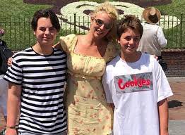 Britney spears age songs kids biography. Britney Spears Ex Kevin Federline Gets 70 Percent Custody Of Their Sons In New Agreement