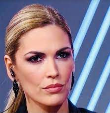 Viviana canosa is a well known broadcaster, television host and journalist in argentina. 6n1aqrestwxzvm