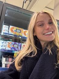 Gloria Appel's Instagram, Twitter & Facebook