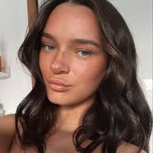 Neve McLean (nevemcleann)