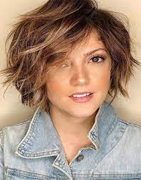 Insert a partial side part to create a soft side bang. Fabulous Style Of Short Brown Hair Highlights For 2020 Haircuts For Fine Hair Medium Hair Styles Bob Hairstyles For Fine Hair