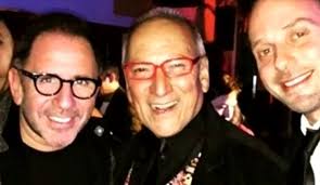 Revisa la situación que atraviesa el reconocido estilista patricio araya, quien era parte del equipo de uno de los que permanece en estado grave es el reconocido estilista patricio araya (76 años). Trabajo En Obra Junto A Vidiella Estilista Patricio Araya Se Encuentra Grave Por Covid 19