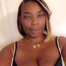 Alisa Rowe's Instagram, Twitter & Facebook