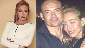 فاجأت الإعلامية المصرية ريهام سعيد جمهورها بنشرها صورة تجمعها بزوجها وأبنائها الثلاثة، خلال احتفالهم بعيد ميلاد احد أفراد أسرتهم. Ø¨Ø§Ù„ØµÙˆØ± Ø±ÙŠÙ‡Ø§Ù… Ø³Ø¹ÙŠØ¯ Ù„ÙˆÙƒ Ø¬Ø¯ÙŠØ¯ ÙˆØ²ÙˆØ¬ Ø¬Ø¯ÙŠØ¯