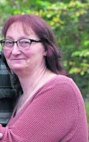 Kim Bowers's Instagram, Twitter & Facebook