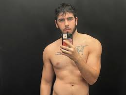 Filho de Negrini e Murilo Benício faz tatuagem em si mesmo