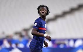 Он играет на позиции центр. Eduardo Camavinga Finally Chooses A New Agent