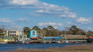 As a filmmaker and his girlfriend return home from his movie premiere, smoldering tensions and painful revelations push them toward a romantic reckoning. See The North Carolina Sites Where Safe Haven Filmed Visitnc Com