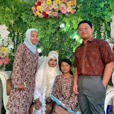 Commonly known as aaron aziz, he is largely known in singapore and. Kongsi Foto Pembantu Rumah Kahwin Tapi Hashtag Aaron Aziz Tak Nak Kalah Kisah Dunia