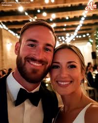 Mysterious Note Leads to Wedding Day Abandonment