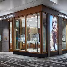 Catena di department store americana, fa capo al neiman marcus group e vanta 42 punti vendita in tutti gli states. David Yurman Oakbrook Center David Yurman Jewelry Store