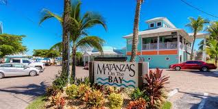 Here's the quick answer if you drive this relatively short distance without making any stops. Matanzas Inn Fort Myers Beach Sarasota Florida Beach Fort Myers Beach Clearwater Florida