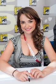 milana-vayntrub-at-comic-con-in-san-diego_1.jpg | MOTHERLESS.COM ™