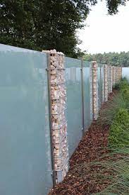 Mauern mit steinen gefüllt können. Sichtschutz Feng Mit Satiniertem Glas Als Highlight Im Garten Sichtschutz Garten Sichtschutzzaun Garten Gartenprodukte