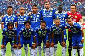 Manajemen persib bandung menyiapkan sejumlah bonus bagi para pemain jika mampu keluar persib bandung akan menghadapi musuh bubuyutannya, persija jakarta, di partai final turnamen. Susunan Pemain Persib Bandung Vs Mitra Kukar