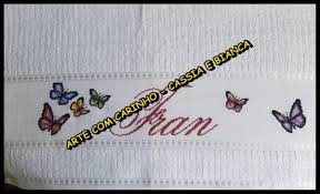 Os nomes bordados permitem personalizar seus trabalhos em ponto cruz. Em Ponto