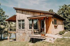 The cabins at lexington are conveniently located off highway 60 and approximately one mile from downtown lexington and the campuses of virginia military institute and washington and lee university. Cabin Rental Weekend Getaway In Kentucky Glamping Hub
