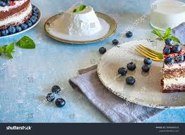 Photo de stock Red Velvet nourriture porno : coupe 2668908191 | Shutterstock