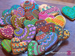 Henna Cookies The Perfect Favour To Give Your Guests At Your Mehndi Or Even Dholki Henna Cake Wedding Cookies Indian Wedding Cakes