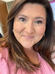 Matching shirt and eye color