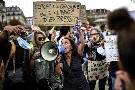 Mardi, les manifestations de masse, place tahrir et dans plusieurs autres grandes villes comme à pour l'ancien candidat à la présidentielle, devenu aujourd'hui le principal leader d'opposition, amr moussa, la manifestation a montré où les forces politiques de la nation se situaient par rapport au. A Paris Un Rassemblement Antimasque Aux Multiples Revendications