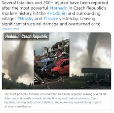 Violenta ondata di maltempo sulla repubblica ceca giovedì sera dove forti temporali sono stati un violento tornado, forse un f3, si è abbattuto nella cittadina di hodonin nella regione della moravia. P5ohsjj Piqf M
