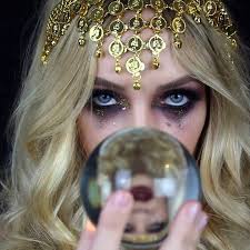 🙌🏽🙌🏽 Halloween makeup looks by me shooting with @zala_hair_extensions 