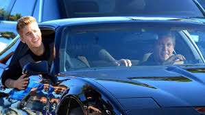 David hasselhoff sits with christopher rutkowski and goes for a drive in kitt. Justin Bieber And David Hasselhoff Take Kitt From Knight Rider For A Spin Entertainment Tonight