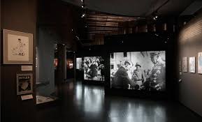 Als sich der in augsburg geborene literat in den 1920er jahren für die kulturmetropole berlin entschied, lebte er. Pin Auf Exhibit