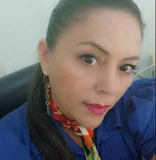 Dayana Moreno, cofundadora de Tiendas Q Bueno, una empresa casanareña, ha  denunciado una persecución constante por parte de Tiendas D1. Según la  cofundadora, Tiendas D1 ha intentado en múltiples ocasiones eliminar a