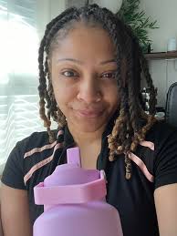 Drinking water can be such a chore at times! Anyone else struggle with  getting enough water in during your day! One thing I like to do is add some  flavor to mine