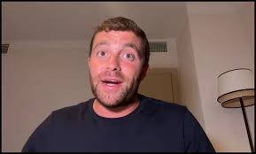 Man United launch an attempt so sign Aston Villa's Emiliano Martinez