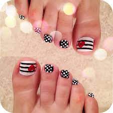 De hecho me parece que es más sencillo hacerse la manicura semipermanente que la tradicional. Love My Pedicure Nail Design Stripes Polka Dots Hearts Black White Nails Pedi Beauty Toe Disenos De Unas Pies Arte De Unas De Pies Unas Manos Y Pies