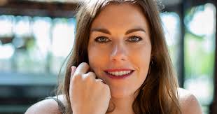 Veerle Beelen of Unpackbyveer: The Power of Flexibility; How I Was Able To  Pivot To A New Exciting Opportunity Because Of The Pandemic