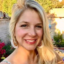 Banana Dream Pie out now! 🤤