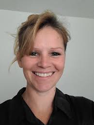 I'm looking to have an estate sale but would like some professional help.  Anyone have a good experience with someone who can run a sale and price  everything? Would like your experience. |