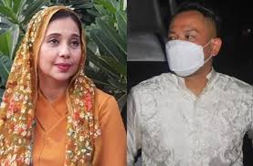 Ayu azhari (dilahirkan sebagai siti khadijah, lahir di jakarta, 19 november 1969; Diam Diam Vicky Prasetyo Bujuk Ayu Azhari Nikah Siri Matamata Com
