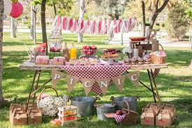 El segundo cumpleaños de Miranda: picnic party (La chica de la casa de  caramelo)