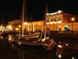 Il porto canale è l'asse principale attorno al quale sorge il centro storico di cesenatico, e sulle cui banchine si svolge ancora la vita sociale e la passeggiata di cittadini e turisti. Facciamo Un Giro In Centro Cesenatico