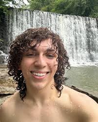 Evan Lane's Instagram, Twitter & Facebook