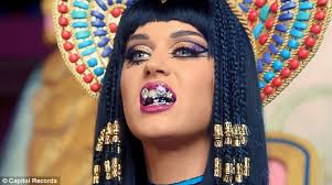 Shazad Iqbal dari Bradfrod, Inggris telah membuat sebuah petisi yang meminta YouTube untuk menghapus video Katy Perry karena ... - Katty-Perry