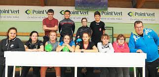 Manon est avant tout un magazine de lecture, renfermant une grande diversité de fictions. Le Telegramme Saint Nicolas Du Pelem Handball Dix Jeunes Arbitres Ont Ete Formes