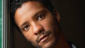 Após uma década longe dos estúdios, tenor Jean William lança canção inédita  no Dia dos Namorados