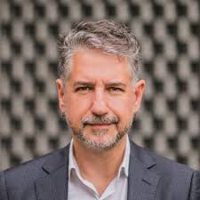 People can now wear dreads without the hassle and pain of a needle.